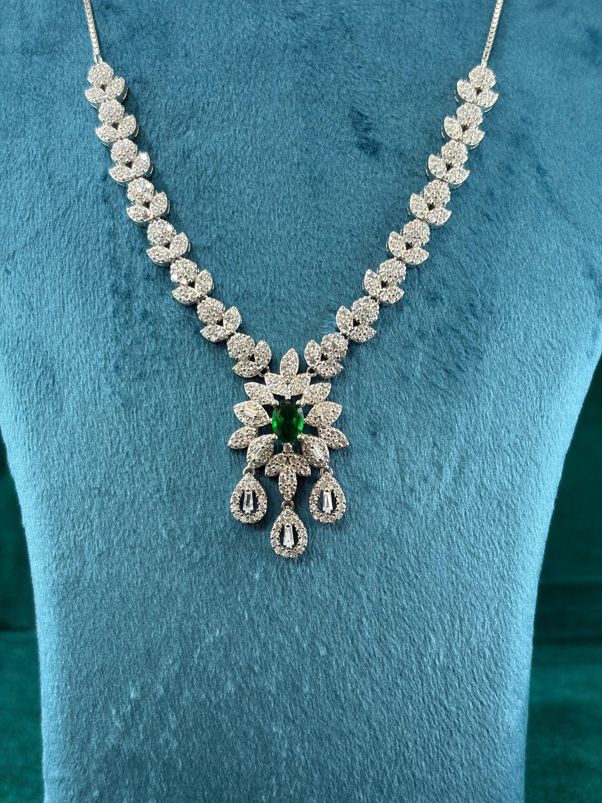 Emerald-Tone Leaf Cluster Necklace Set With Earrings – Teardrop Fringe, 925 Silver