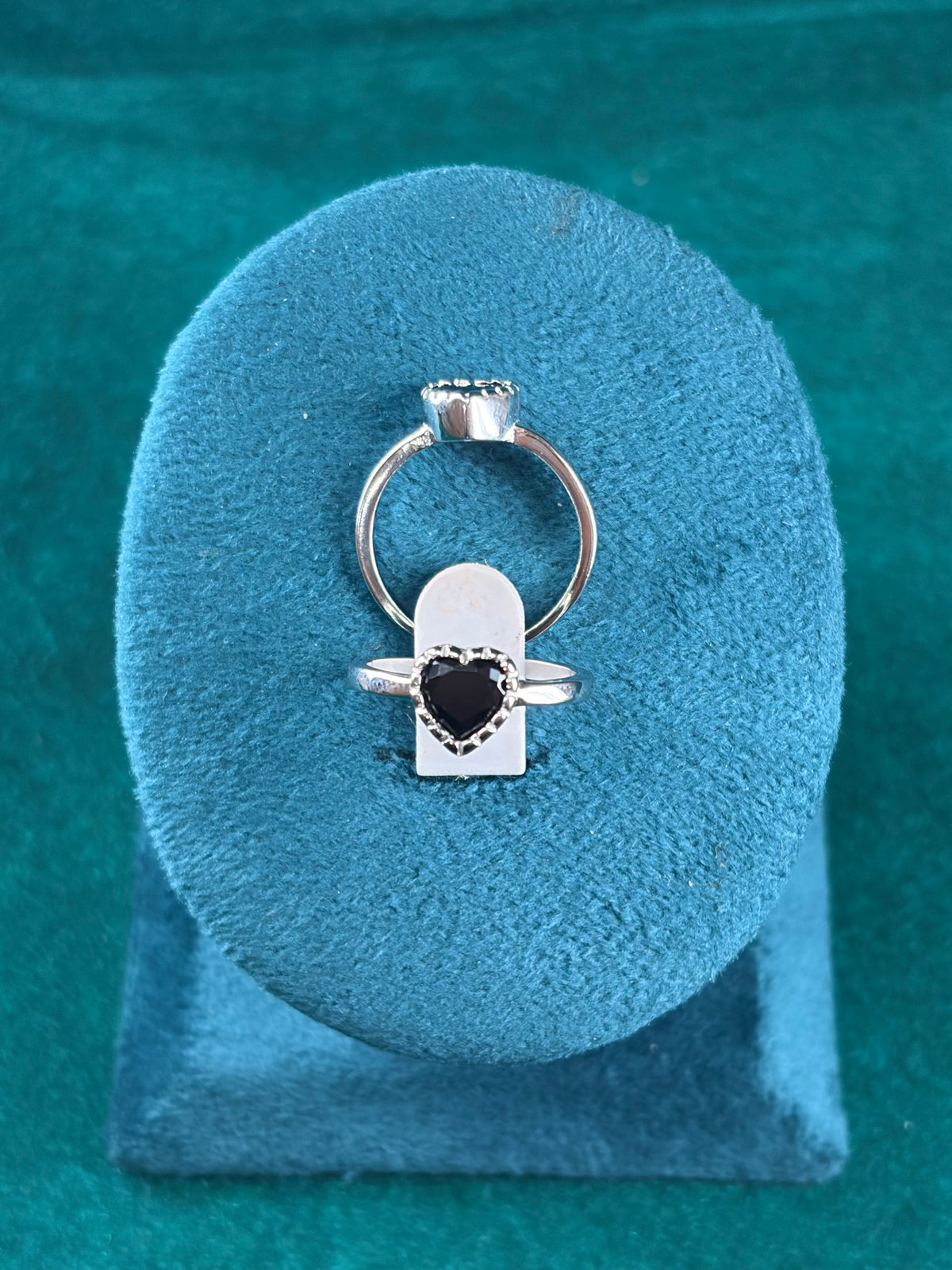 Heart-Cut Black Stone Toe Ring – Beaded Halo, 925 Silver