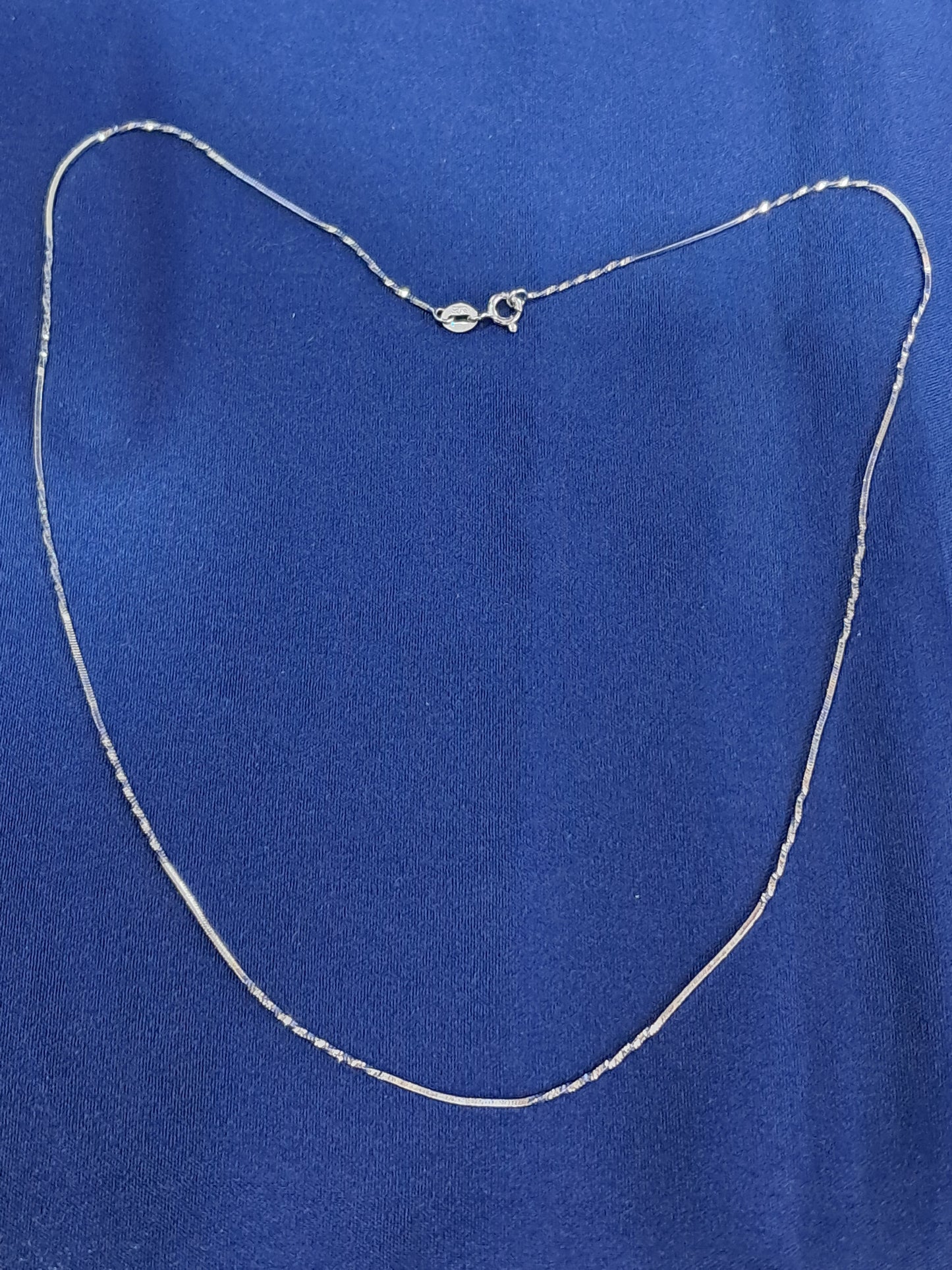 Fancy silver chain with twists