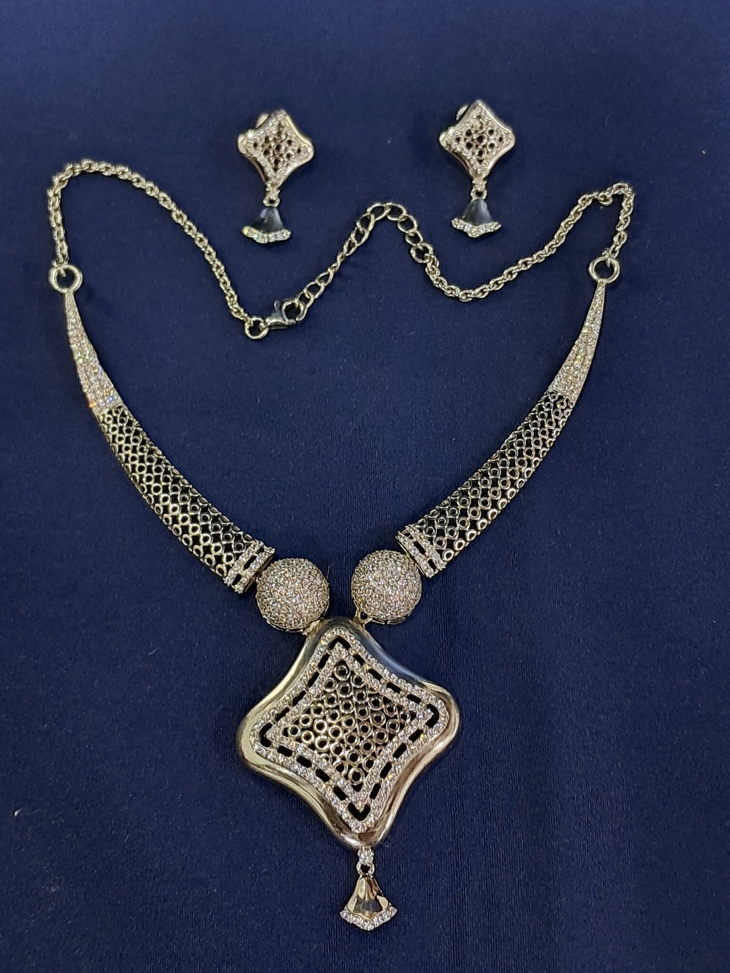 Giant silver necklace set