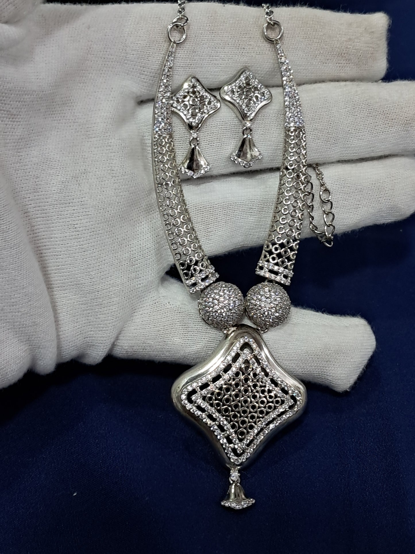 Giant silver necklace set