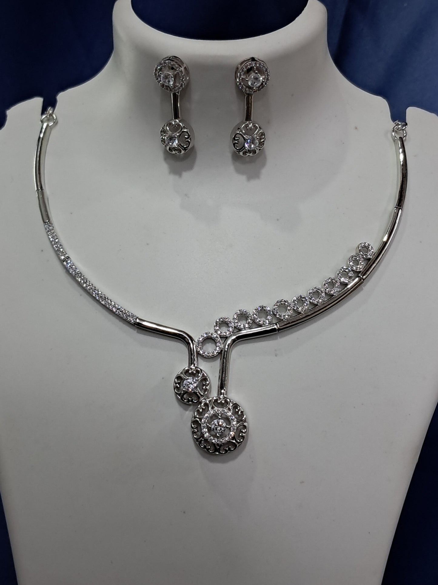 Rich designed silver necklace set