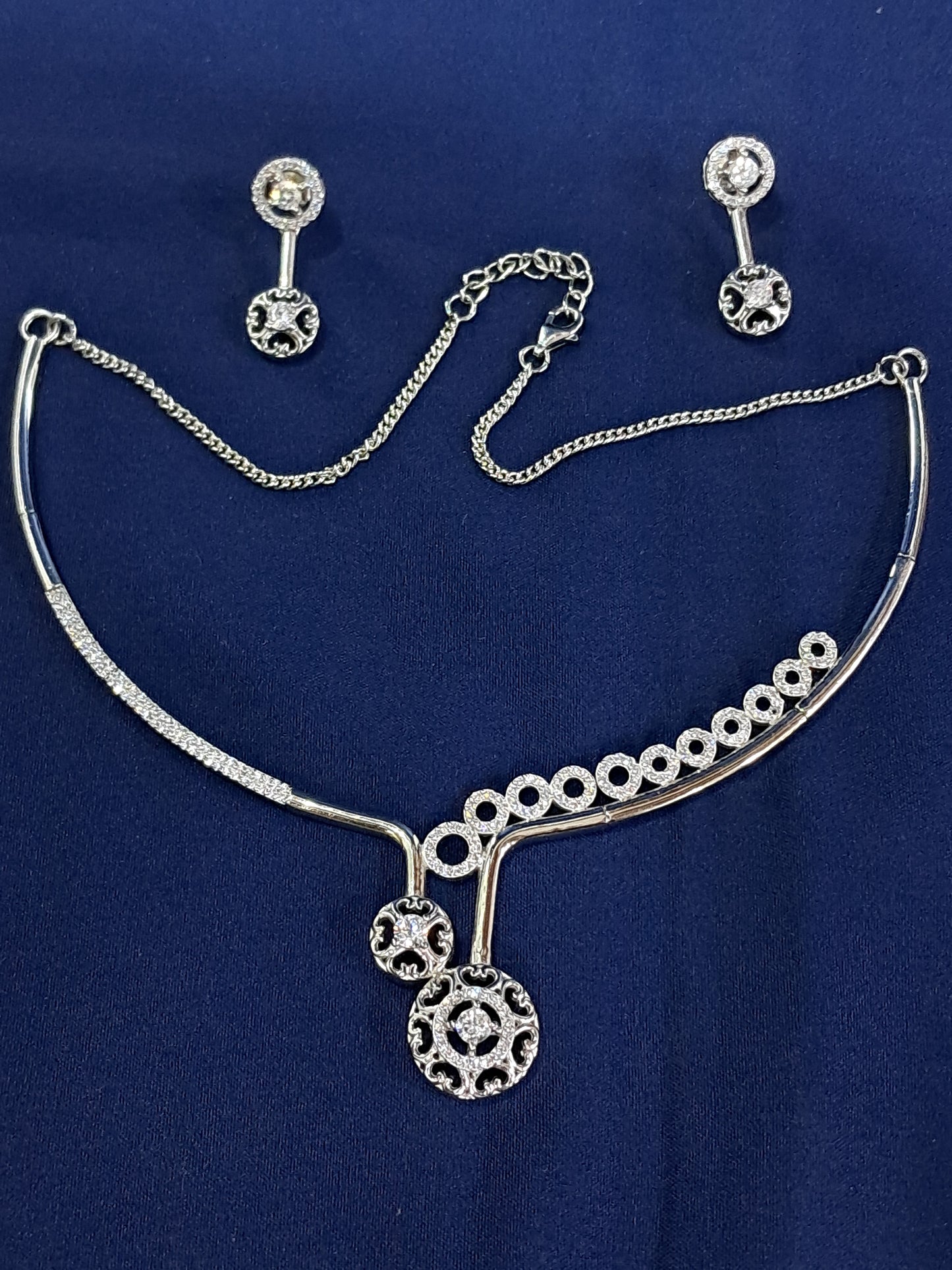 Rich designed silver necklace set