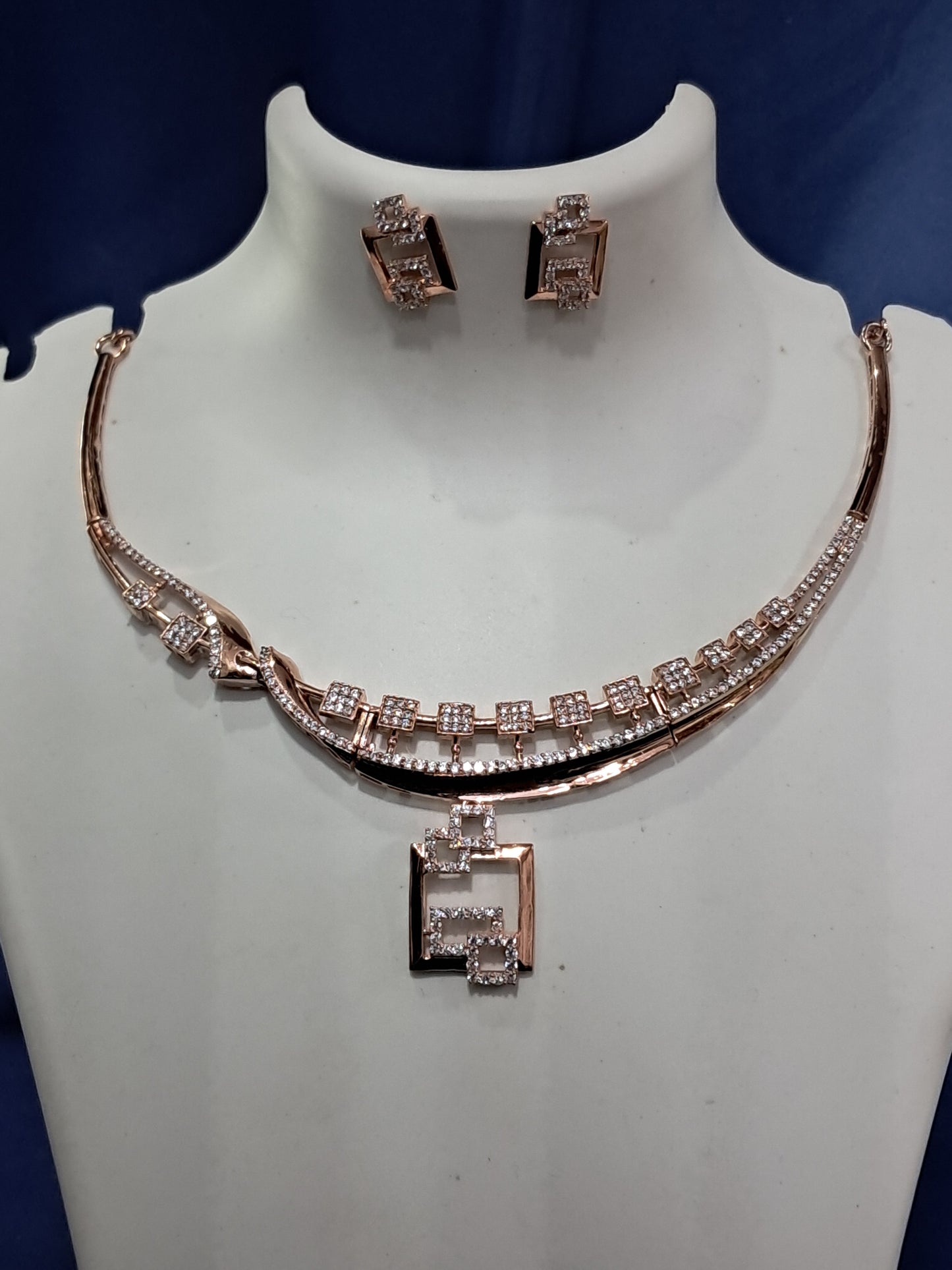 Modern style silver necklace set