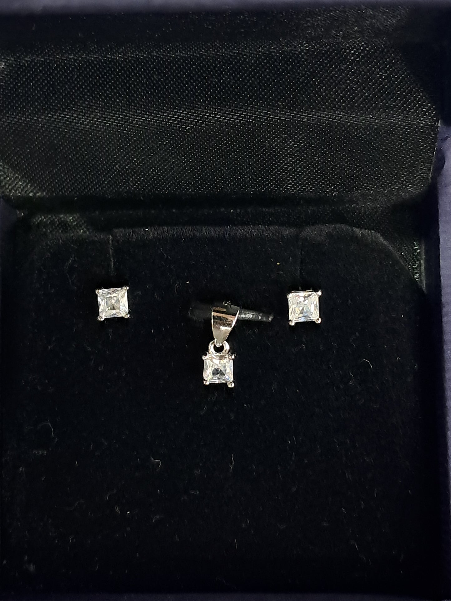 Delicate square 925 pendant set