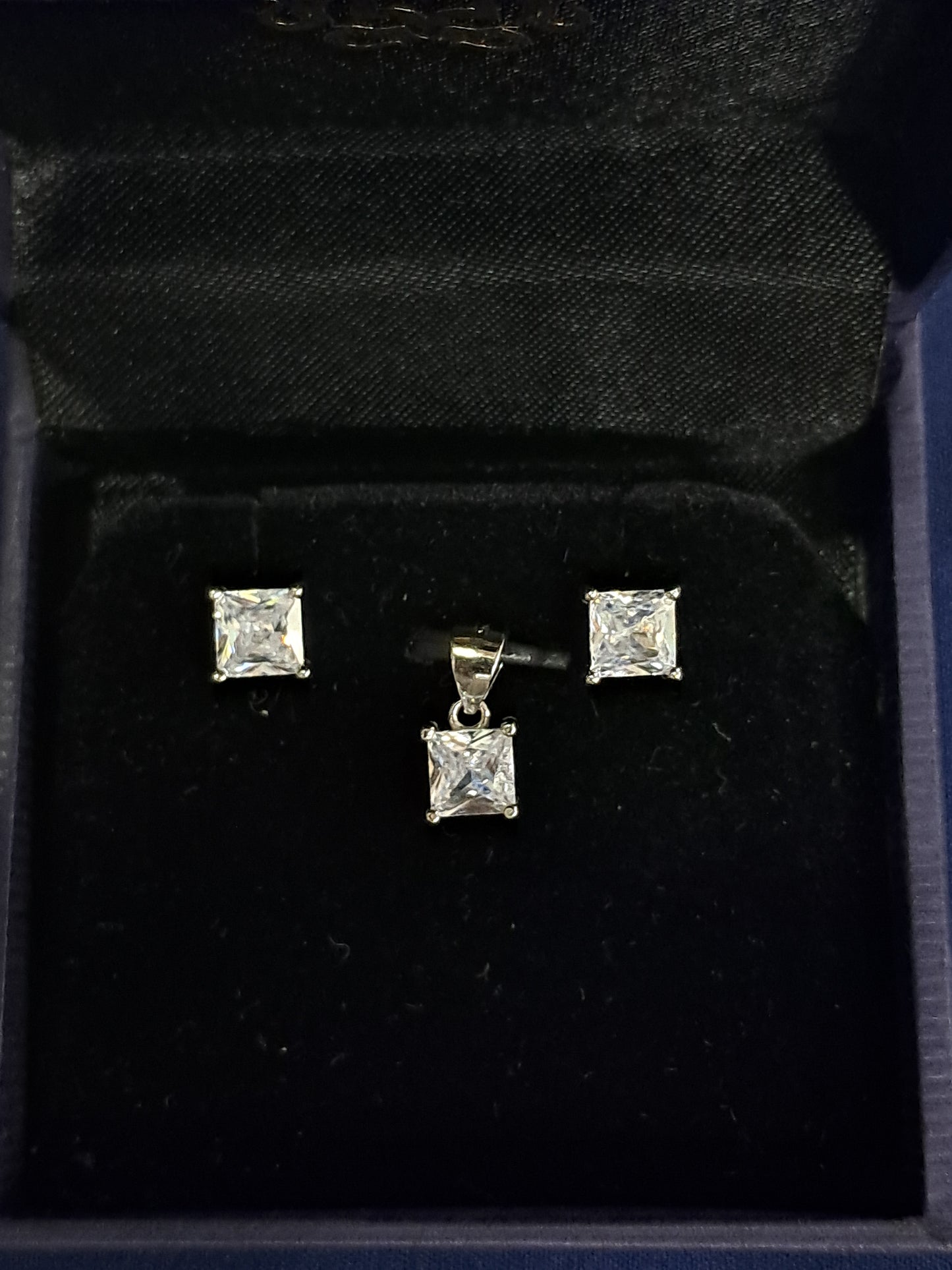 Delicate square 925 pendant set