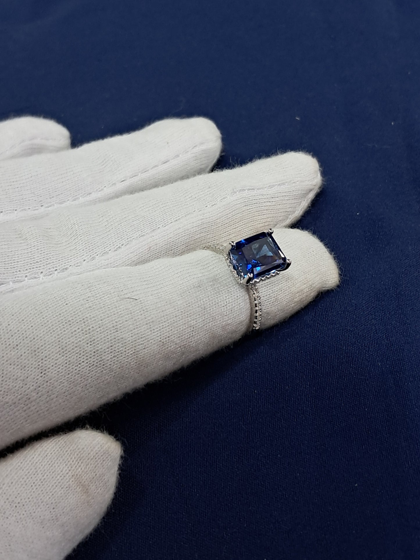 Dark blue stunning solitaire 925