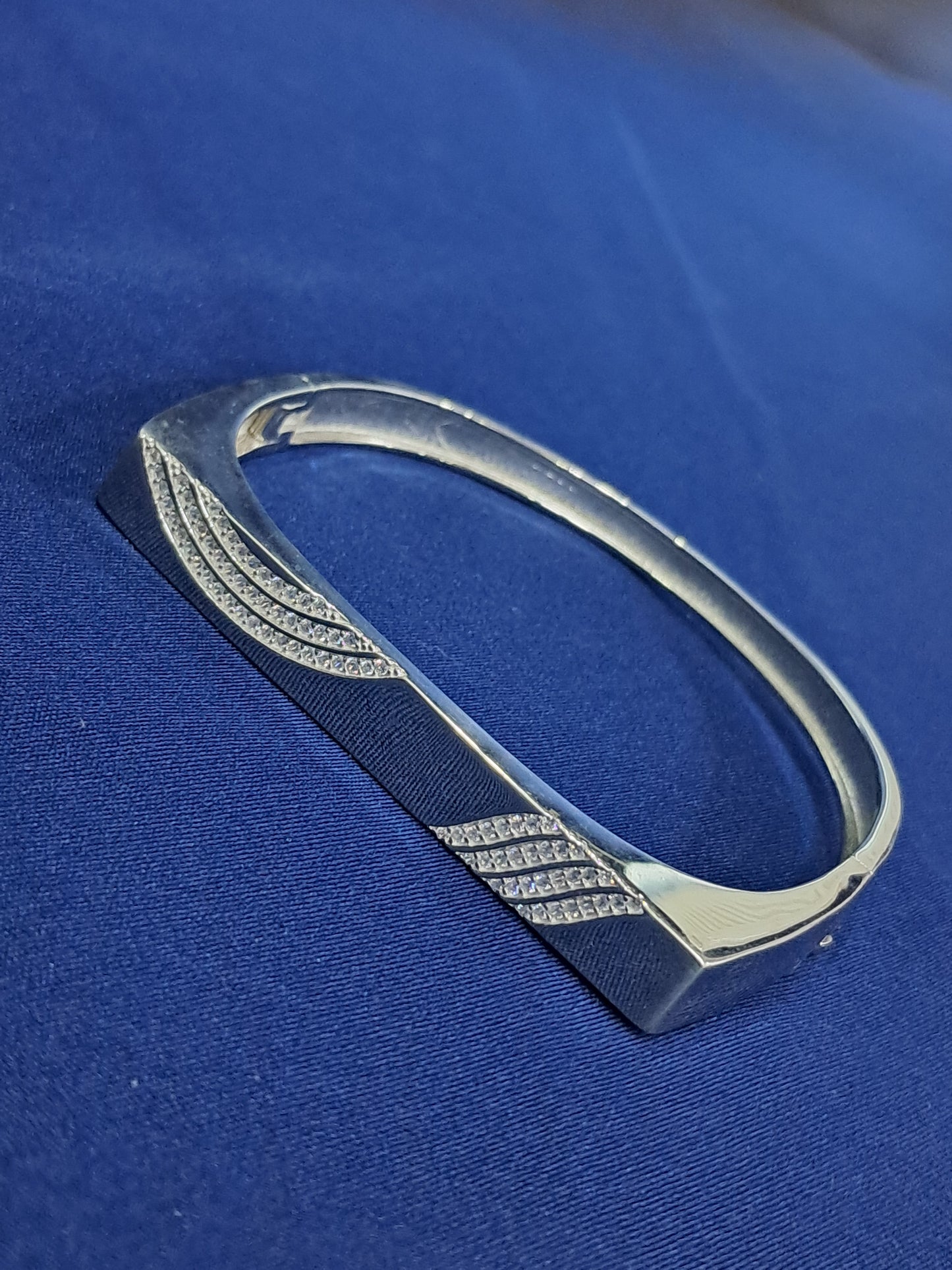 Dashing silver kada bracelet