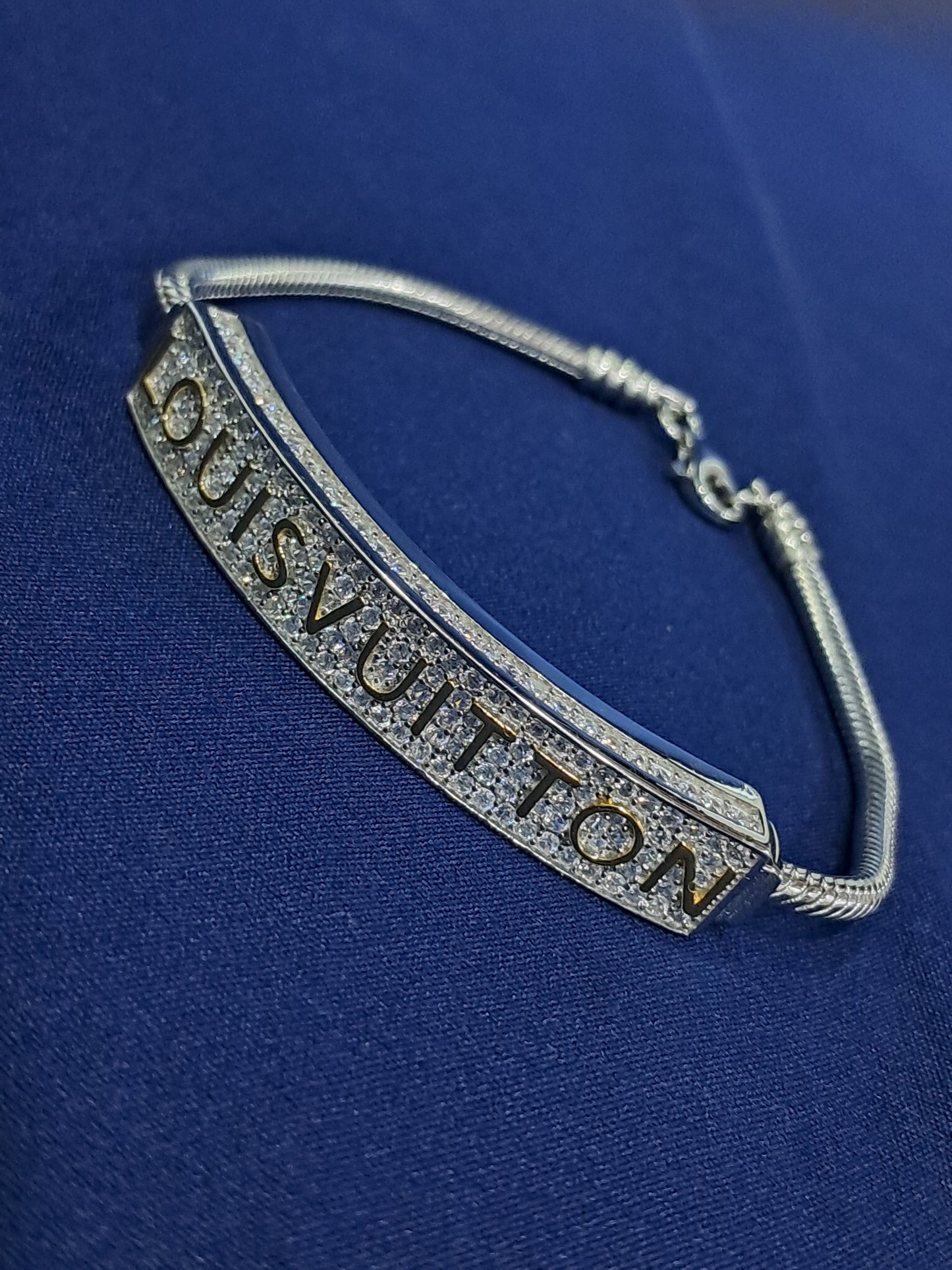 Louis Vuitton(written) 925 kada bracelet