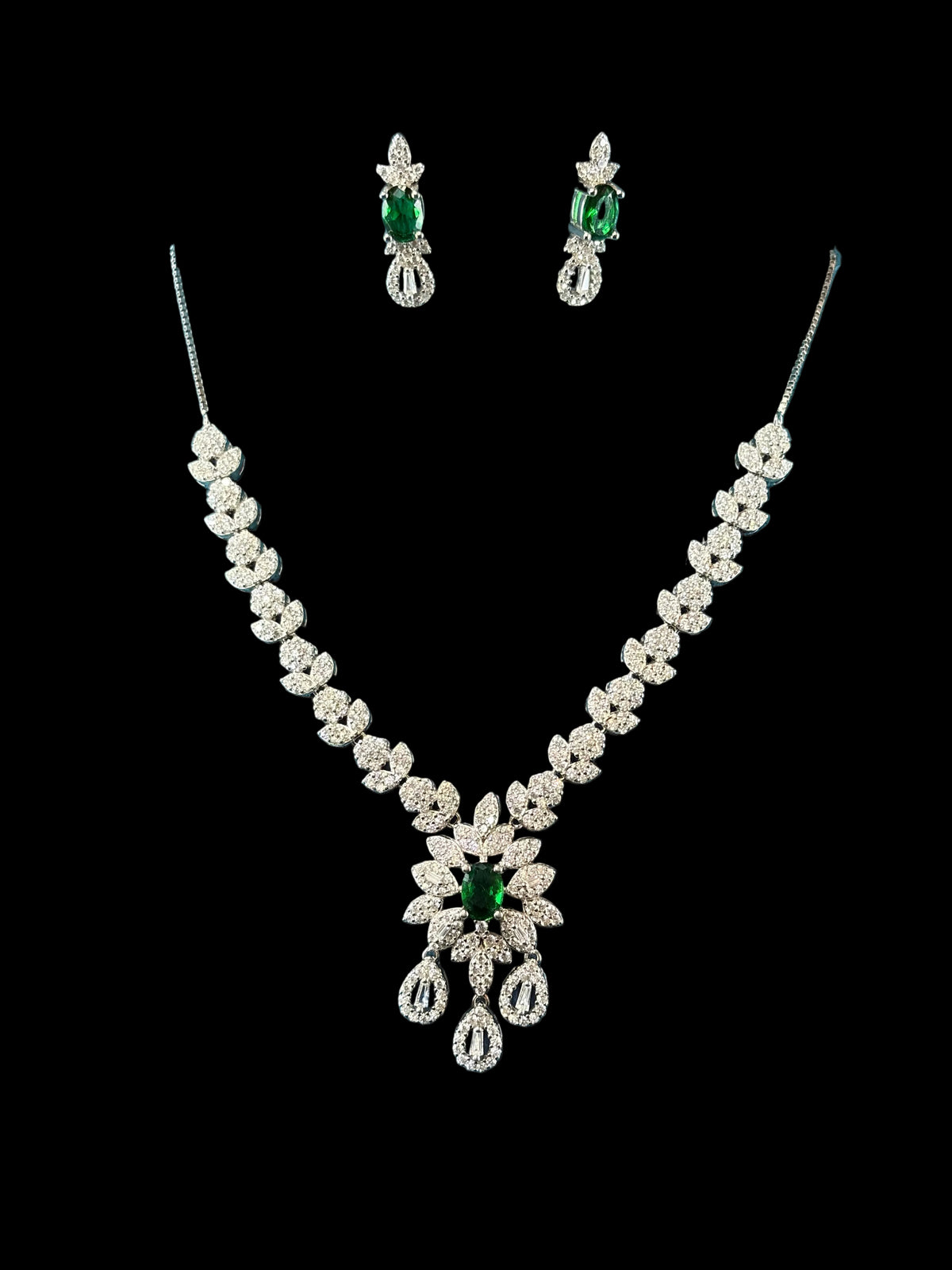Emerald-Tone Leaf Cluster Necklace Set With Earrings – Teardrop Fringe, 925 Silver