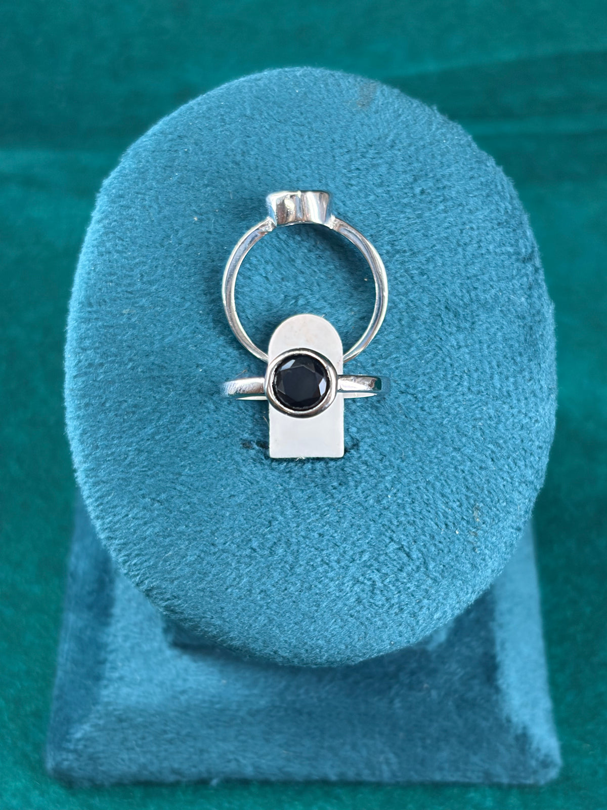 Round Black Stone Toe Ring – Classic Bezel, 925 Silver