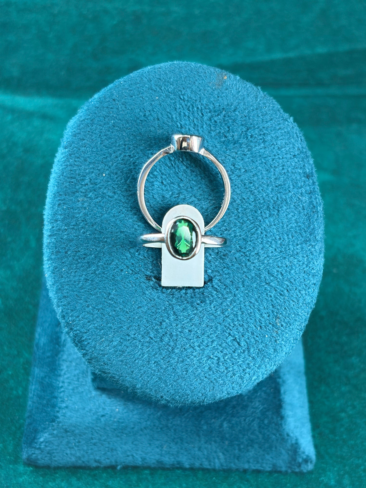 Oval Emerald-Tone Toe Ring – Classic Bezel, 925 Silver