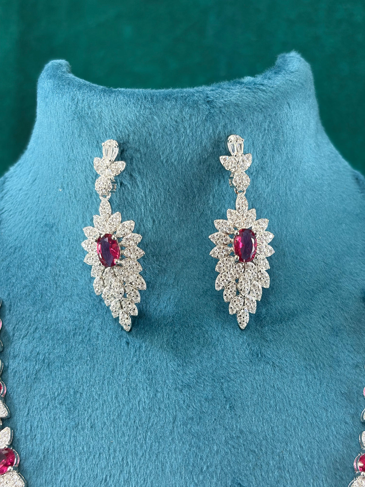 Ruby-Tone Leaf Cluster Necklace Set With Earrings – Oval Stones, 925 Silver