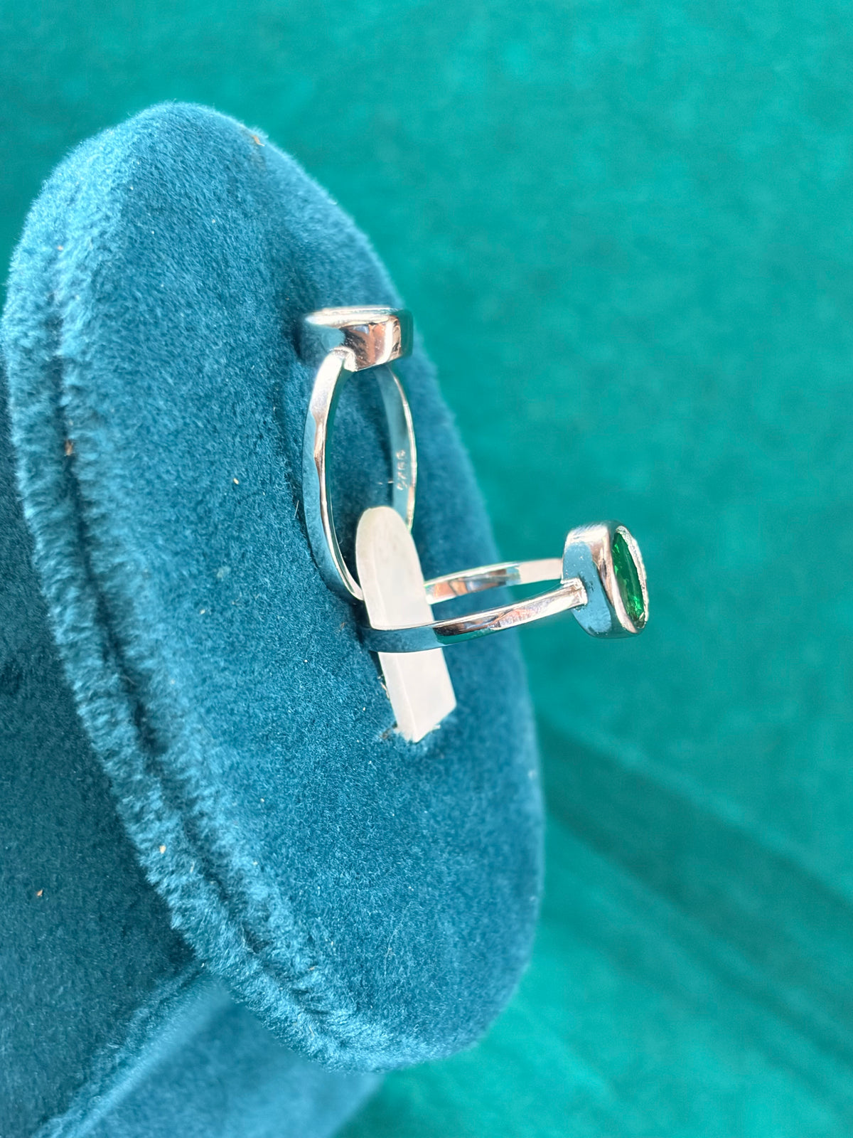 Oval Emerald-Tone Toe Ring – Classic Bezel, 925 Silver