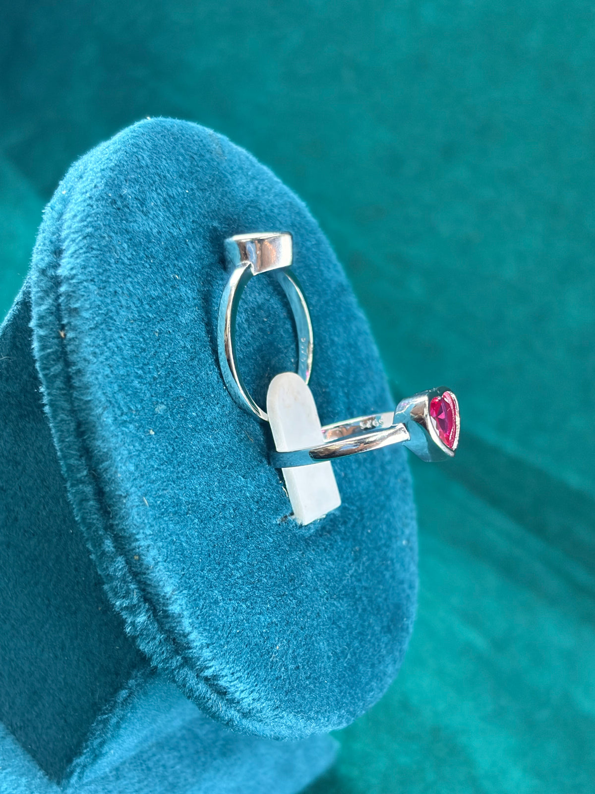 Heart-Cut Ruby-Tone Toe Ring – Plain Bezel, 925 Silver