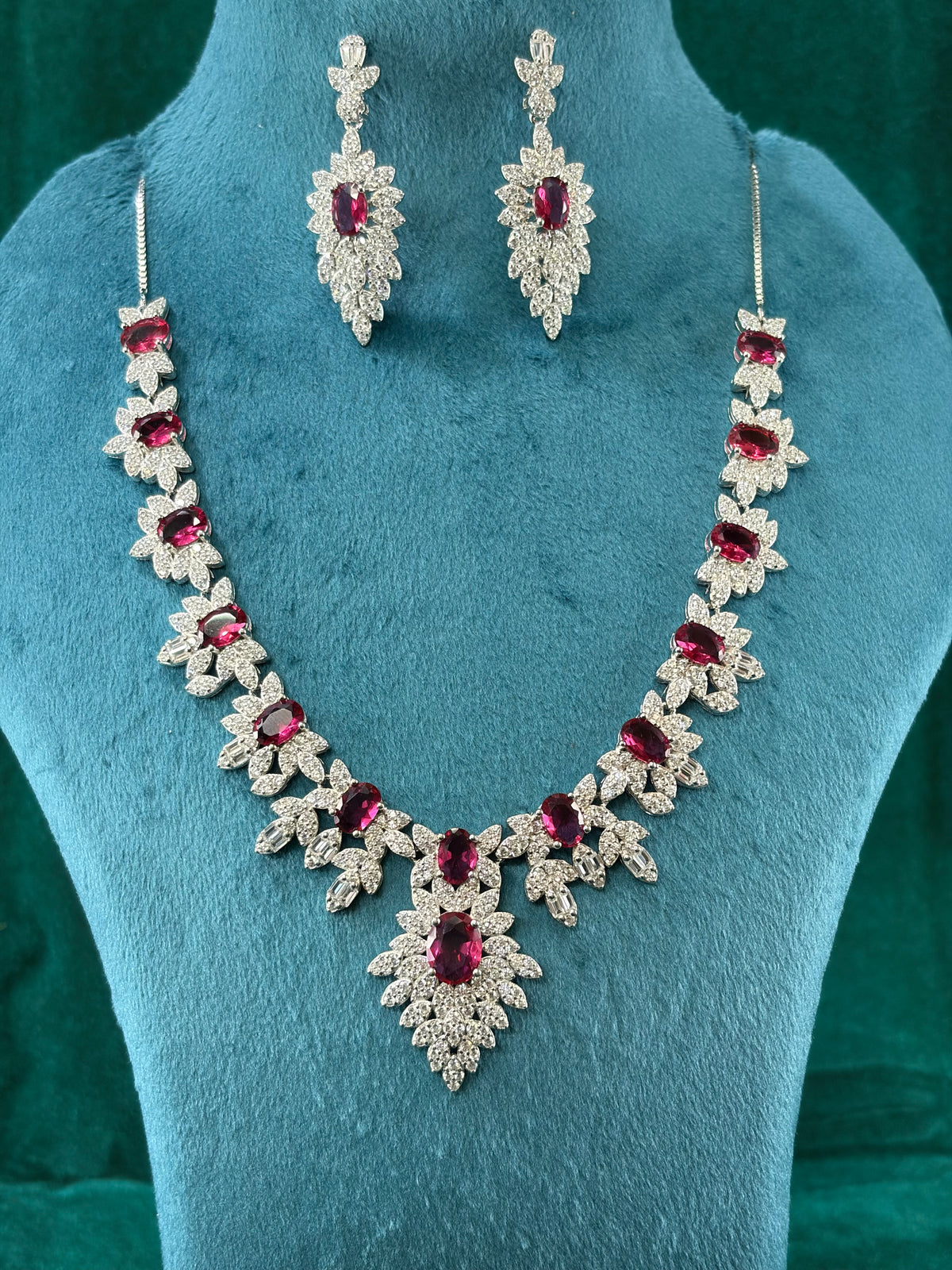 Ruby-Tone Leaf Cluster Necklace Set With Earrings – Oval Stones, 925 Silver