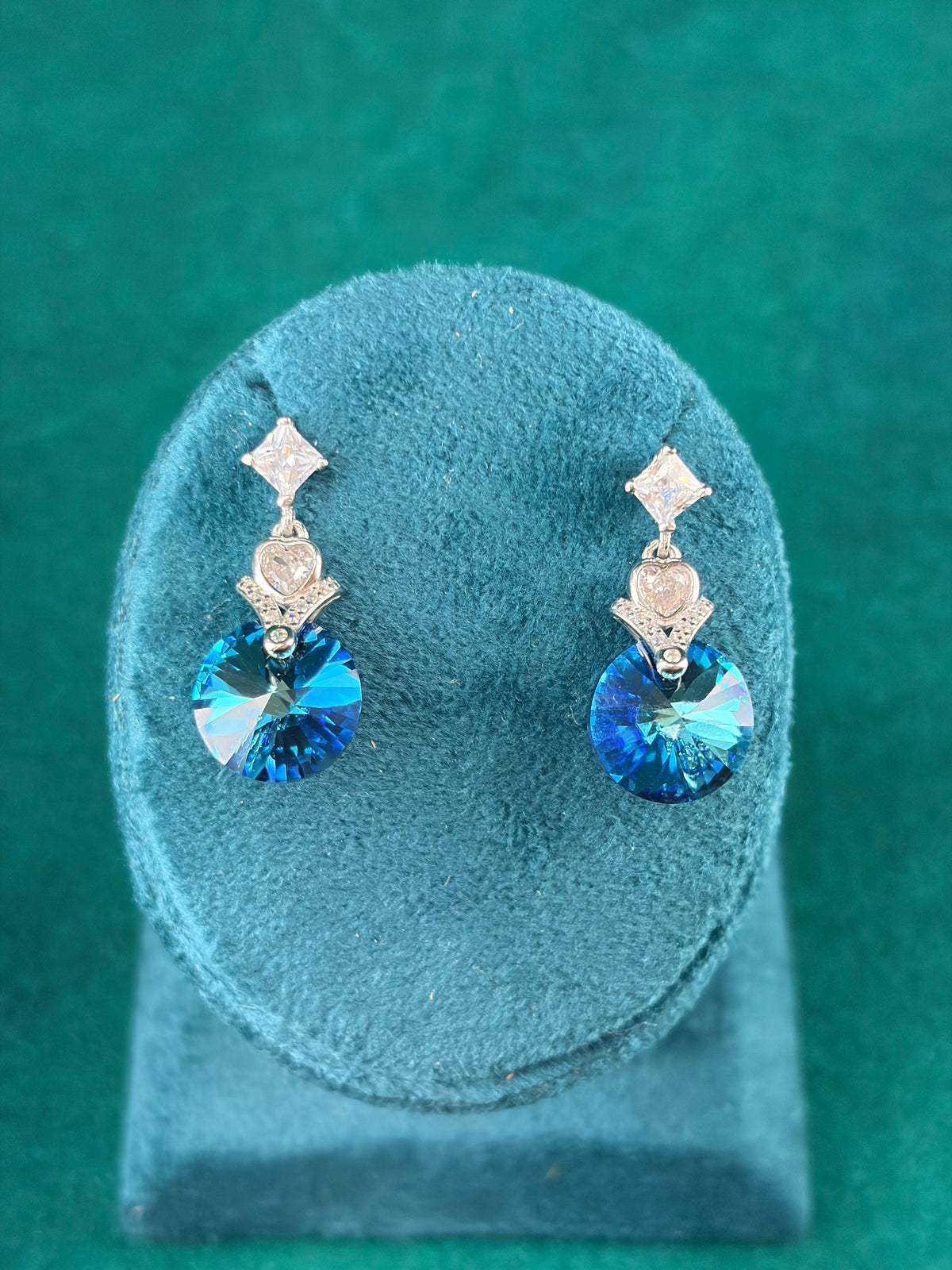 Sapphire-Tone Round Danglers – Heart Accent, 925 Silver