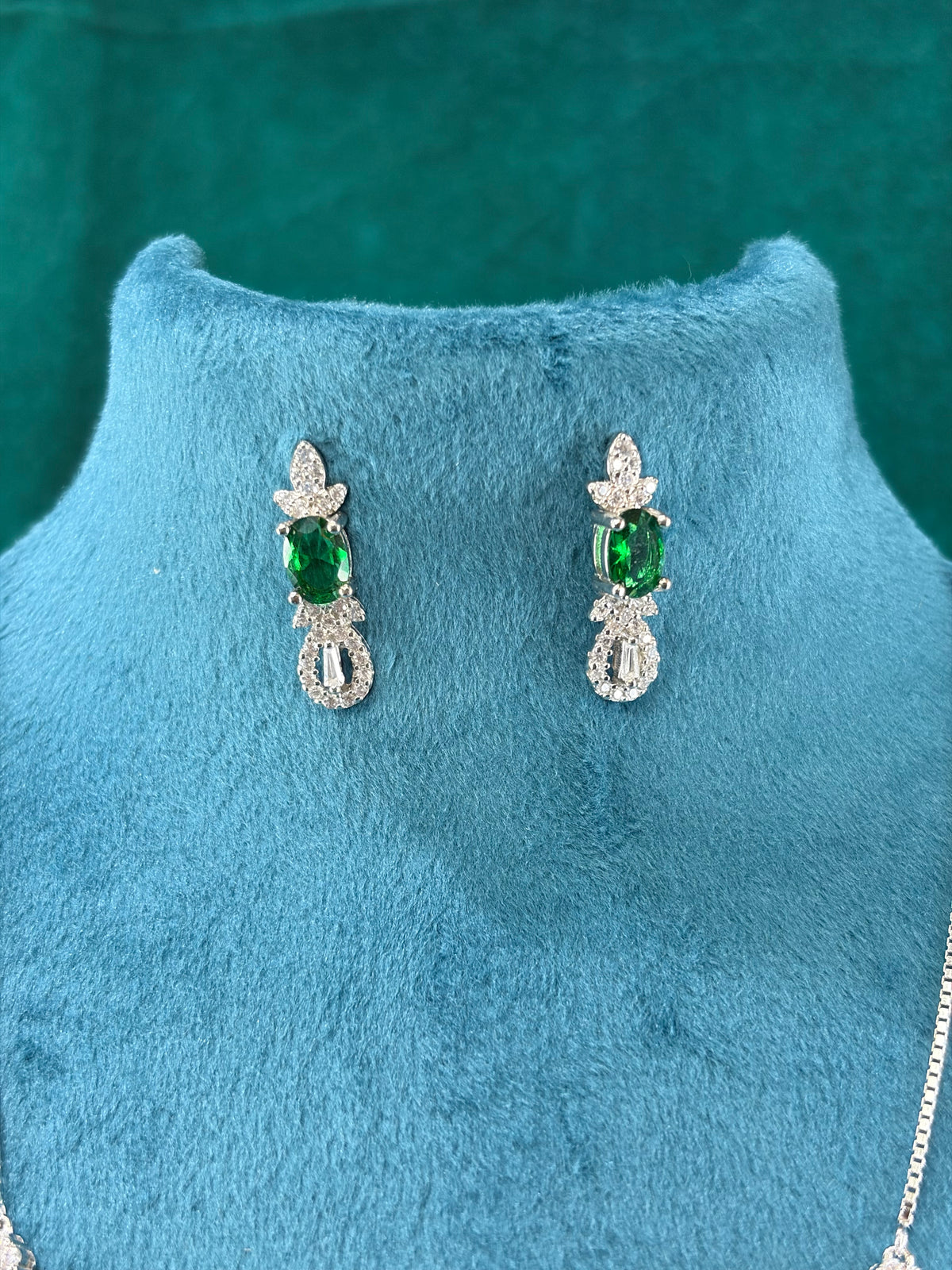 Emerald-Tone Leaf Cluster Necklace Set With Earrings – Teardrop Fringe, 925 Silver