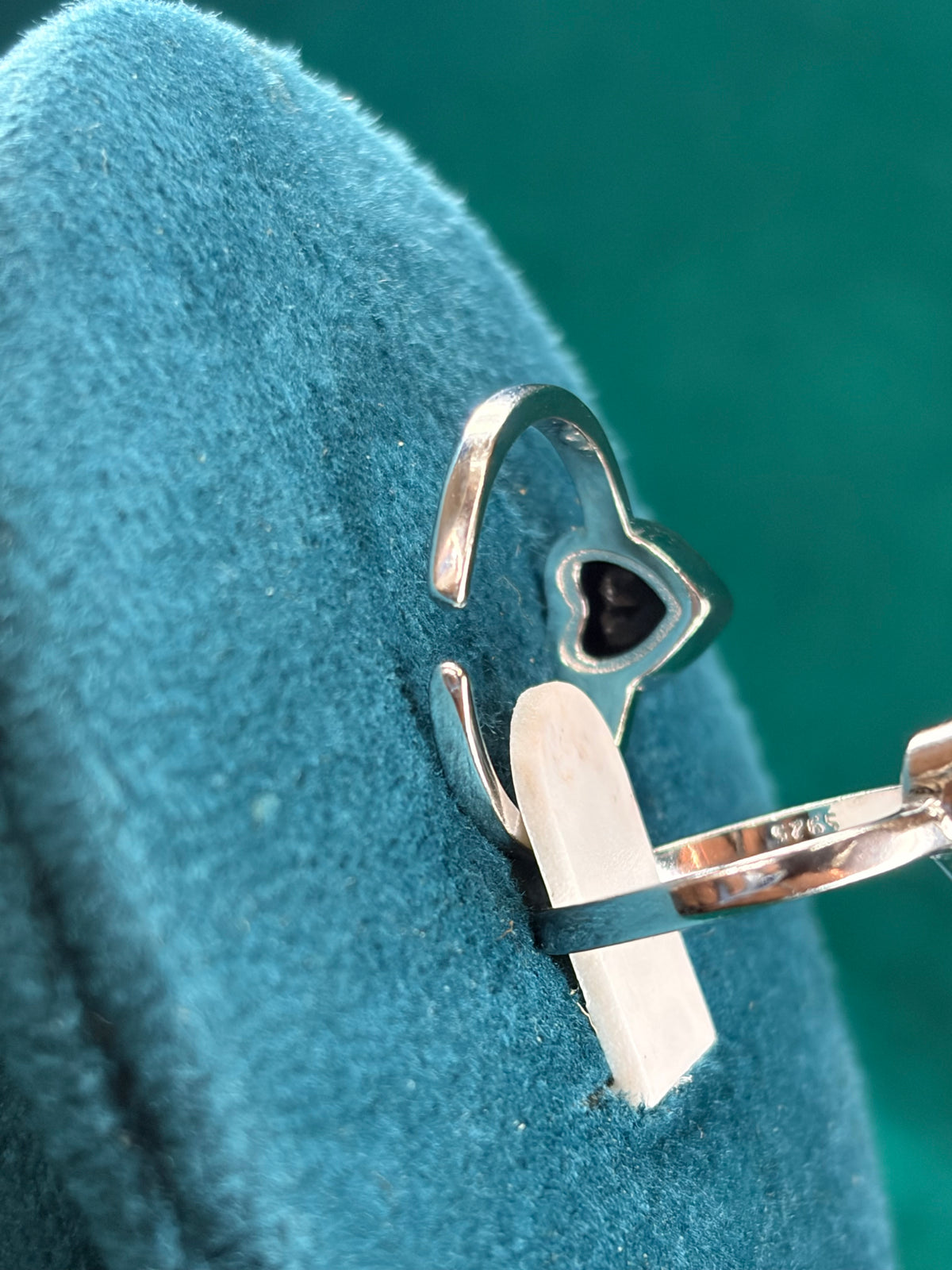 Heart-Cut Black Stone Toe Ring – Beaded Halo, 925 Silver