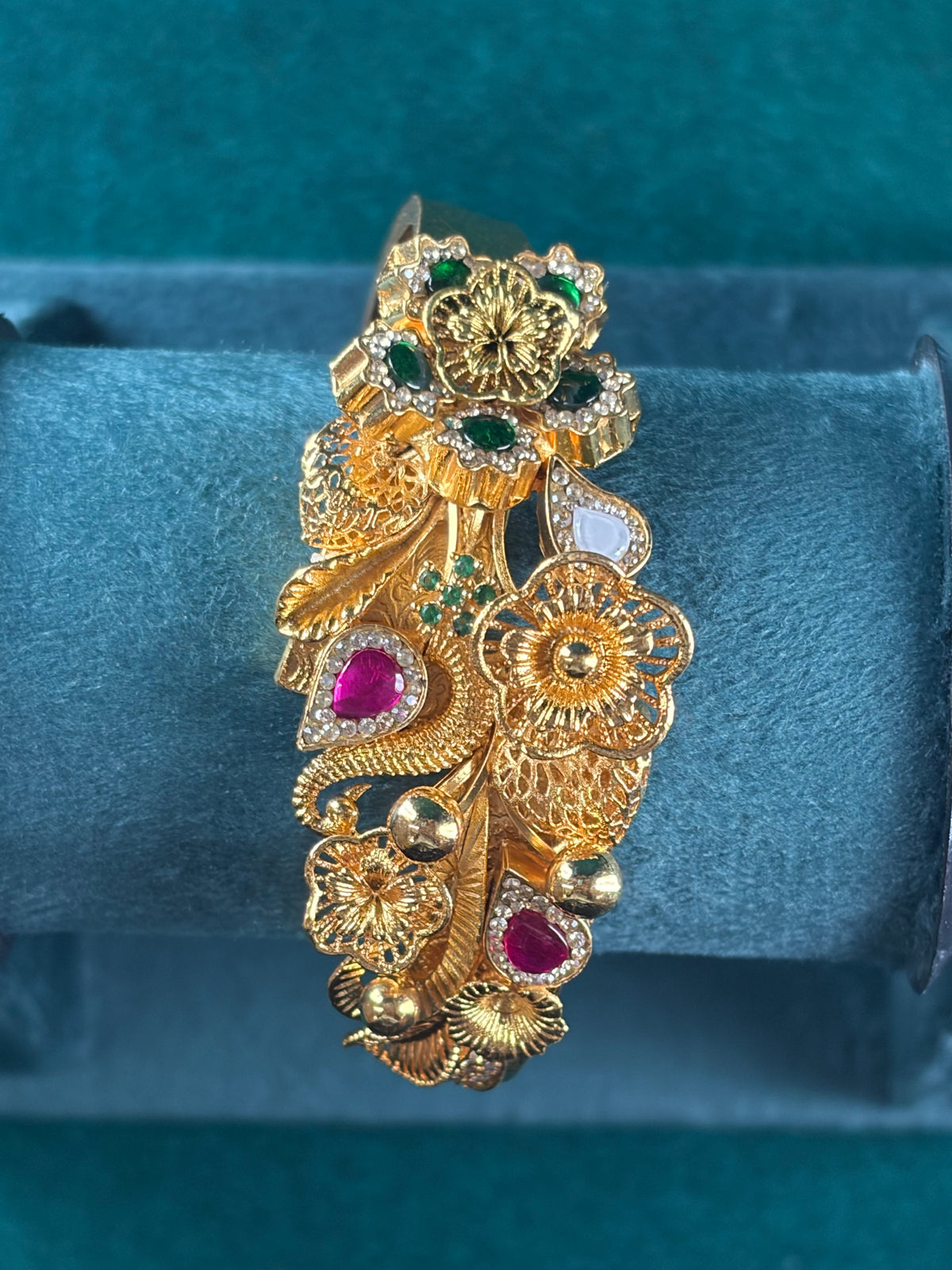 Floral Cluster Kada Bangle – Emerald-Tone Drop, 925 Silver