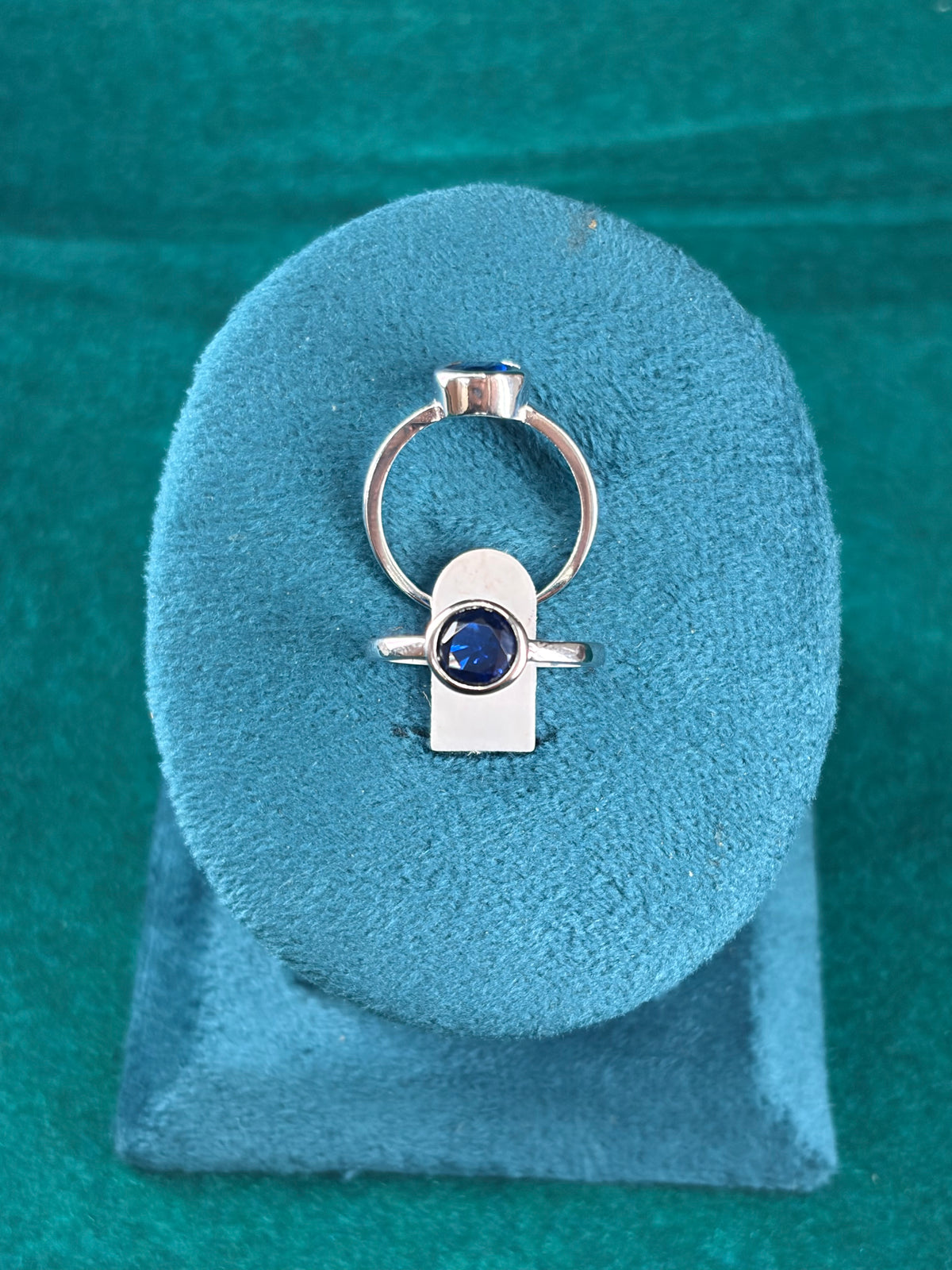 Round Sapphire-Tone Toe Ring – Cabochon Bezel, 925 Silver