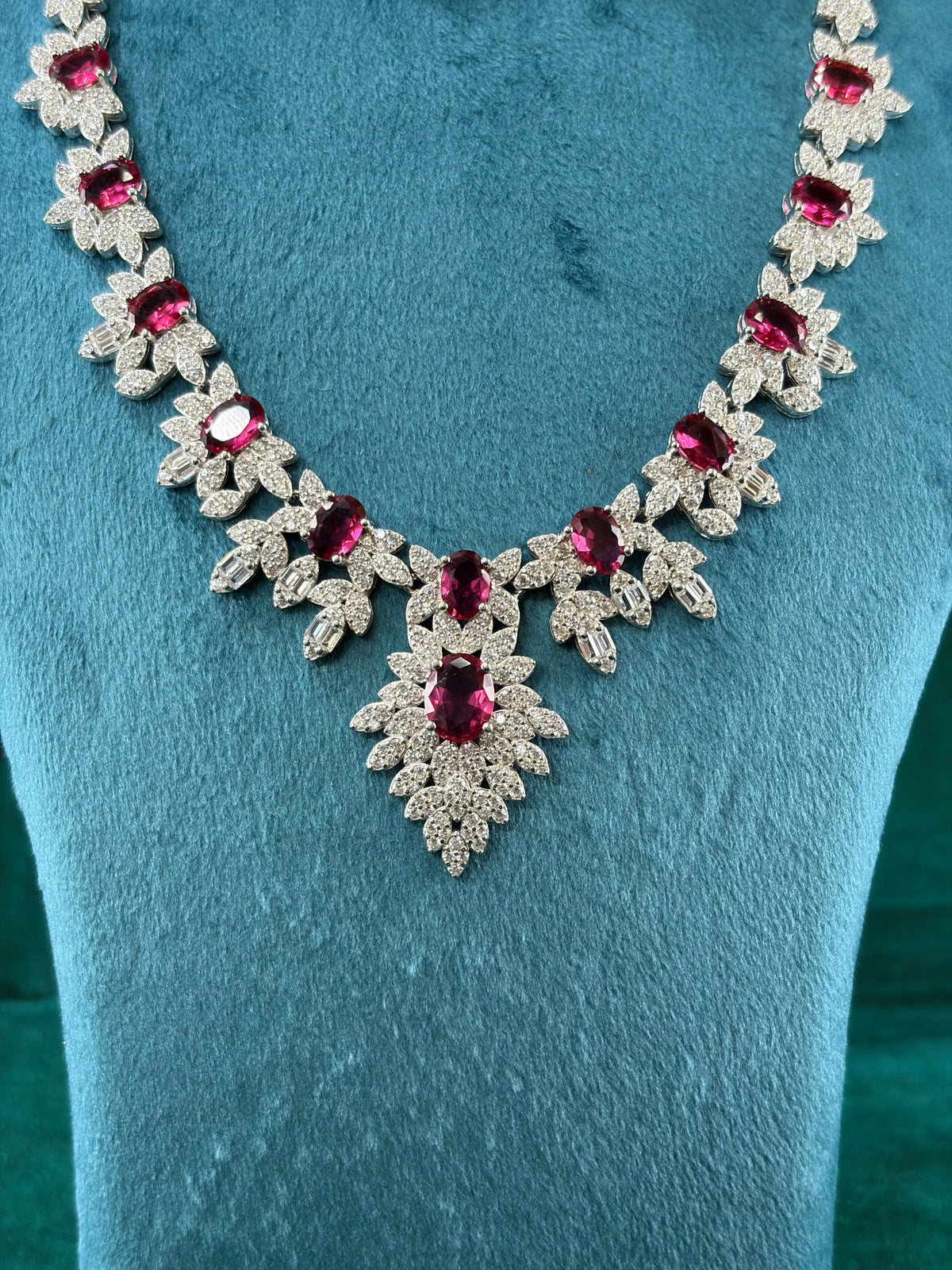 Ruby-Tone Leaf Cluster Necklace Set With Earrings – Oval Stones, 925 Silver