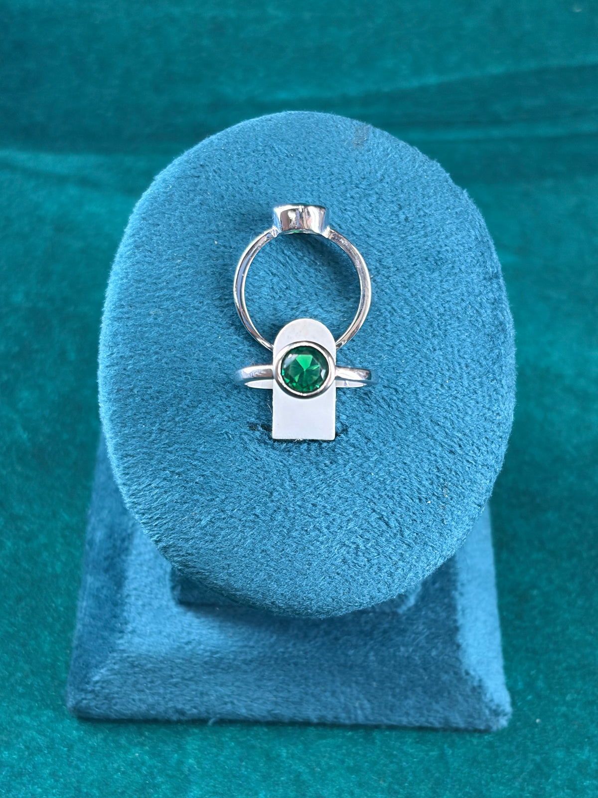 Round Emerald-Tone Toe Ring – Classic Bezel, 925 Silver